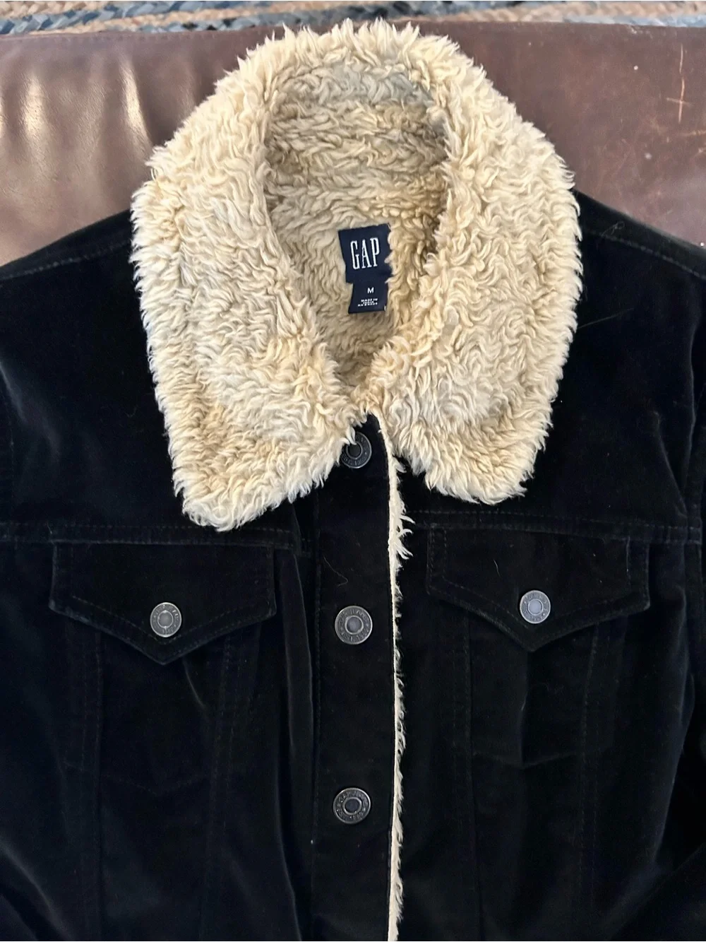 Y2K GAP Women’s Black Velvet Trucker Jacket with beige Sherpa lining/collar